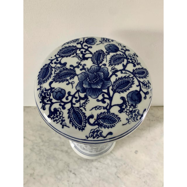A gorgeous Chinoiserie blue and white porcelain garden stool, plant stand, or small side table Late 20th Century Measures:...