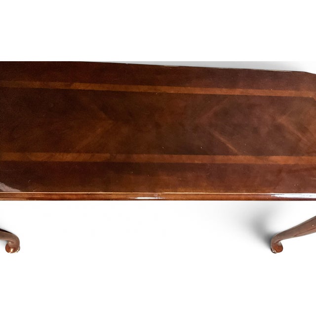 Late 20th Century Queen Anne Style Carved Shell Inlaid Banded Mahogany Console Sofa Table With Pad Feet For Sale - Image 12 of 18