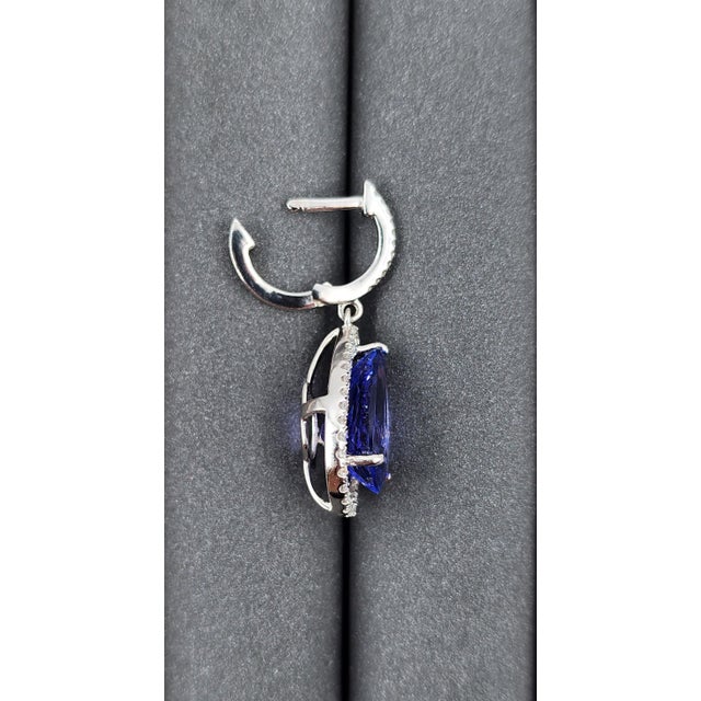 Modern 13.63 Ct Natural Tanzanite & Diamond Earring, Pair For Sale - Image 3 of 8