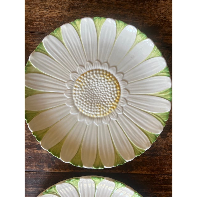 Mottahedeh Mottahedeh Daisy Plates, Set of 6, C. 1960's For Sale - Image 4 of 9