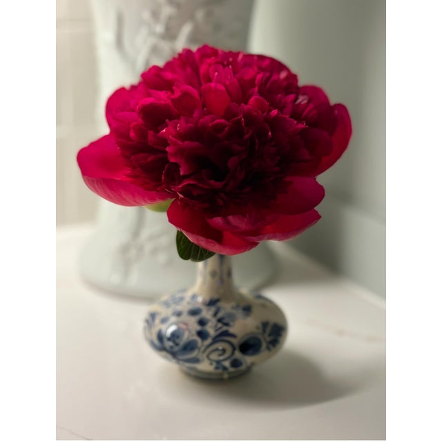1950s Petite Mid-Century Delftware Blue & White Hand Painted, Single Flower Vase For Sale - Image 5 of 11