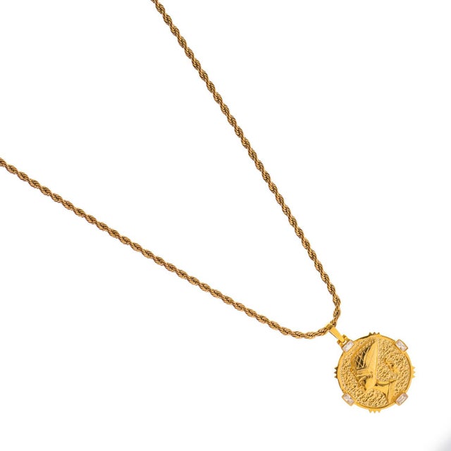 Metal Queen Nefertiti Medallion Gold Necklace For Sale - Image 7 of 9