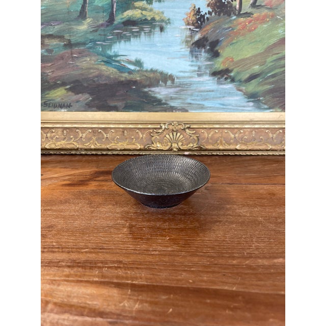 Traditional Textured Studio Pottery Bowl in Dark Iron-Glaze Finish With Radiating Pattern. For Sale - Image 3 of 9