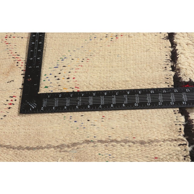 Textile Vintage Azilal Moroccan Rug, 03'02 X 05'10 For Sale - Image 7 of 10