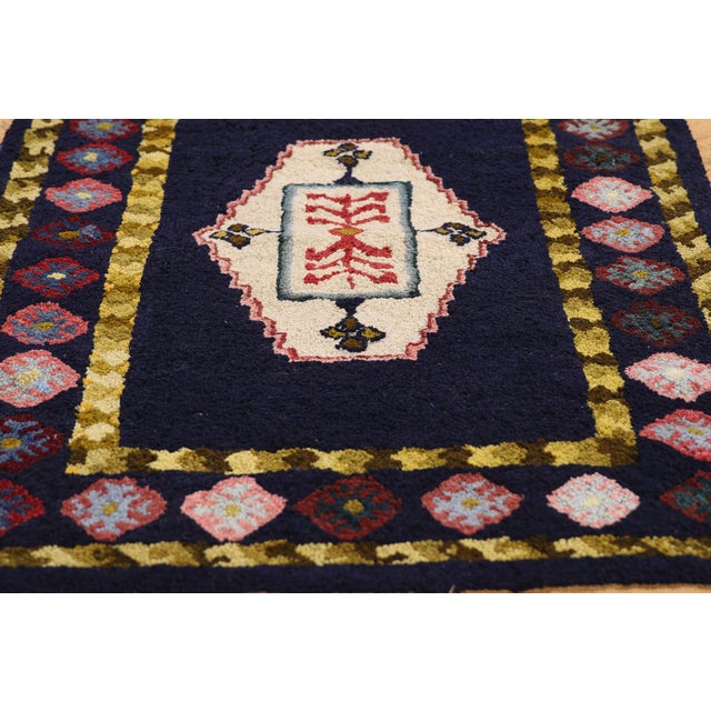 Mid 20th Century Vintage American Hooked Rug, 02'00 X 03'00 For Sale - Image 5 of 10