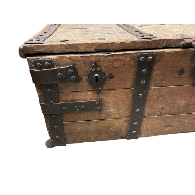 16th Century French or Flemish Oak Strongbox with Wrought Iron Cladding and Double Lock Function, 1550s For Sale - Image 5 of 9