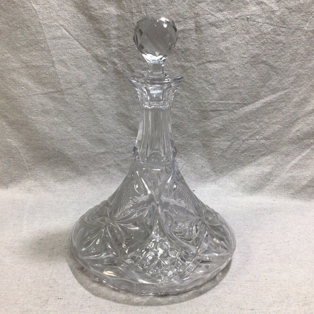 Nice wide bottom captains decanter for distilled products or wine.