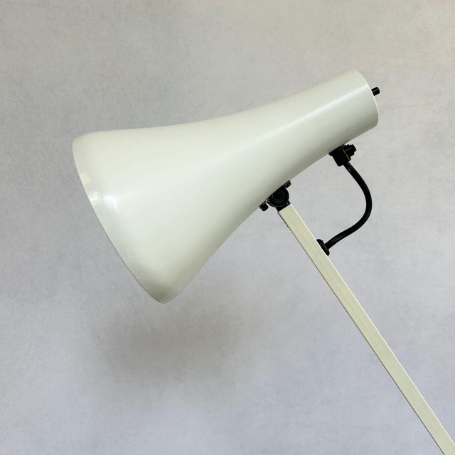 Mid-Century Modern White Apex 90 Anglepoise Desk Lamp by George Carwardine, 1980s For Sale - Image 3 of 6