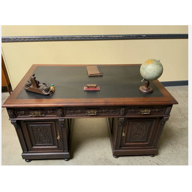 Wood Antique Neo-Renaissance Desk in Oak, 1880 For Sale - Image 7 of 18