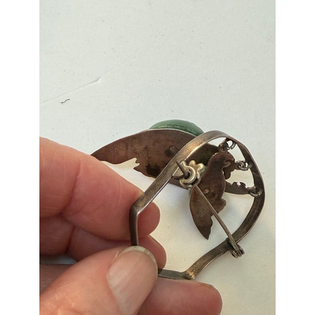 Mid-Century Mexican Sterling Silver 3-Parrot Brooch Pin – Green Stone Cabochons, Signed SRL For Sale In Seattle - Image 6 of 7