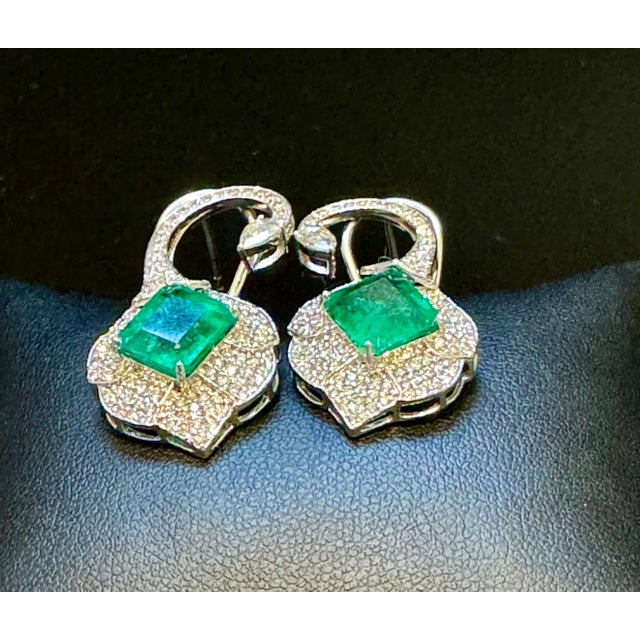Modern 5 Ct Natural Zambian Emerald Earring & 2 Ct Diamond , Rose Cut Diamond Earring For Sale - Image 3 of 8