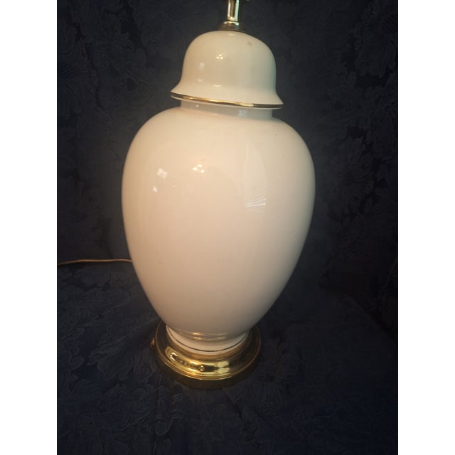 Cream Vintage Floral Table Lamp For Sale - Image 8 of 16