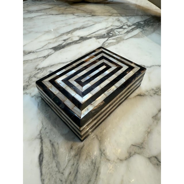 1950s Geometric Mother-of-Pearl and Horn Inlay Decorative Box For Sale - Image 4 of 7
