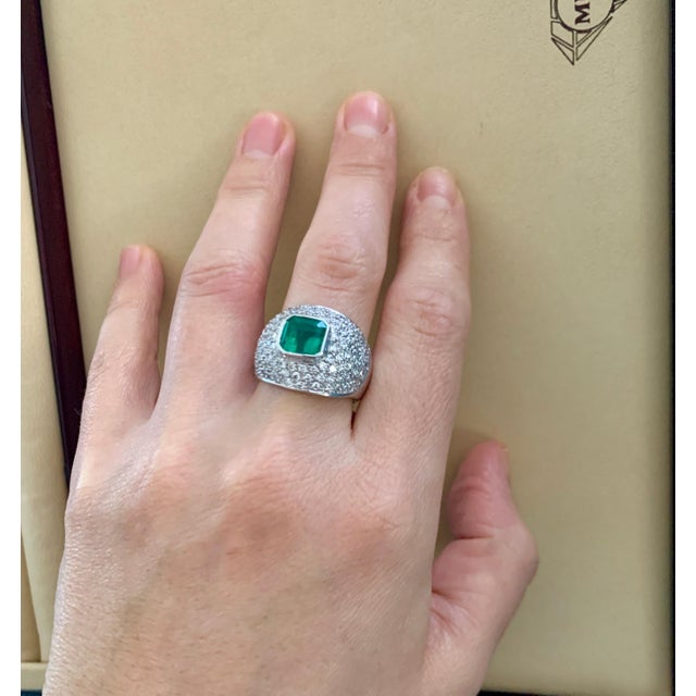 A classic, Cocktail ring 3 Carat Colombian Emerald and Diamond Ring, Estate with a color and clarity of F/G and VS1/VS2,...