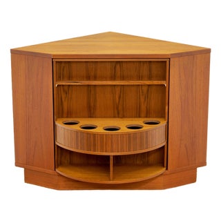 1960s Danish Modern Revolving Corner Bar in Teak by Vildbjerg Mobelfabrik For Sale