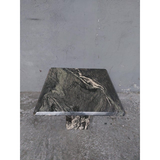 The table is in good condition. some small traces of use. Please look to the detail pictures.