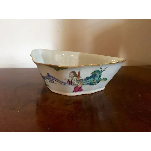 19th Century 19th Century Chinese Export Rose Porcelain Bowl For Sale - Image 5 of 11