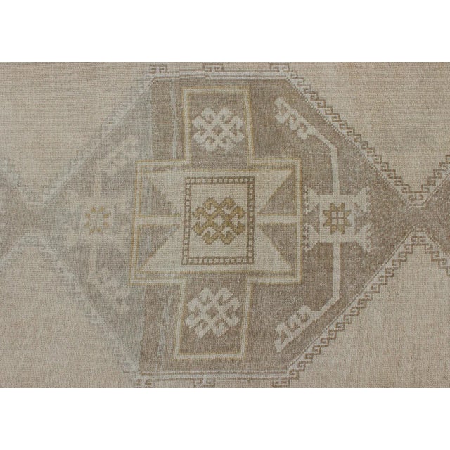 Tan Vintage Turkish Hand Knotted Oushak Runner With Etched Medallion Design in Soft Muted Tones For Sale - Image 8 of 13