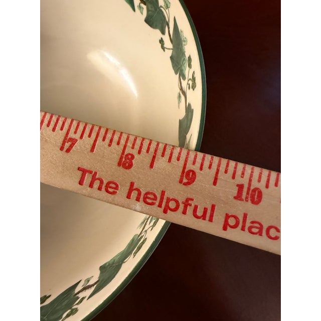 This product is a rare and collectible large salad bowl from the Wedgwood brand, made of ceramic and porcelain in the...