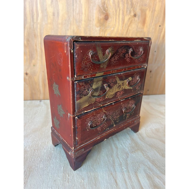Early 20th Century Antique Japanese Ox Blood Red Lacquer Jewelry Box With Gilt Crane & Cherry Blossom Motif For Sale - Image 5 of 7