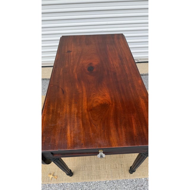 Early 19th Century A Very Nice Antique Philadelphia Mahogany Sheraton Drop-Leaf Breakfast Table, Circa 1810 For Sale - Image 5 of 14