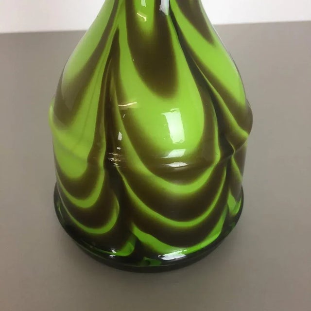 1970s Italian Opaline Florence Vase from Carlo Moretti, 1970s For Sale - Image 5 of 11