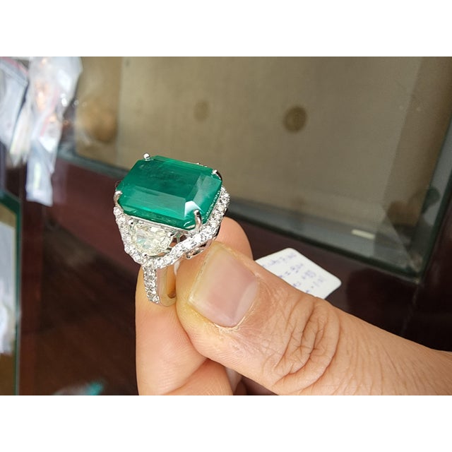 Natural Zambian Emerald 9.24 Carats and Diamonds Half Moon 1.01 Carats in 14k, Size 6 For Sale - Image 17 of 18