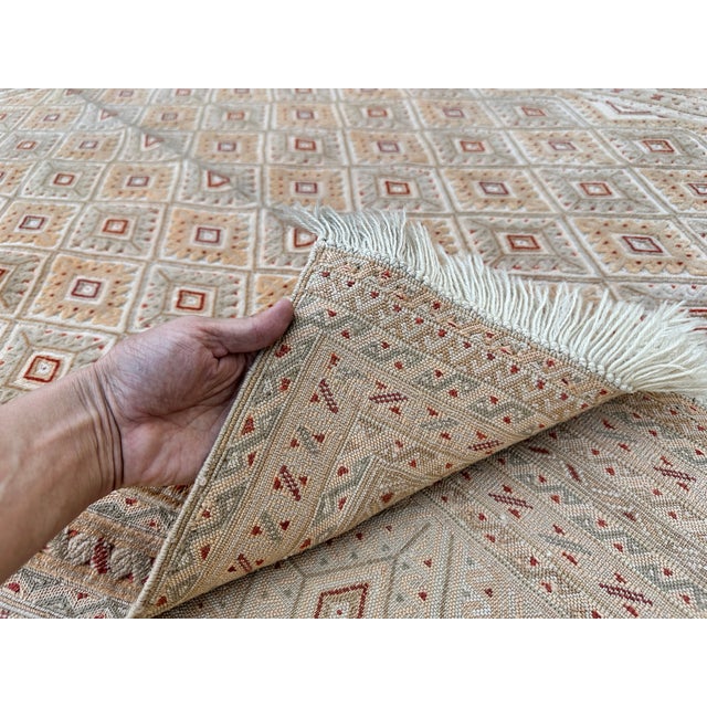 Taimani Diamond Lattice Hand-Knotted Wool Rug - 6'5" X 5'0" For Sale - Image 13 of 13