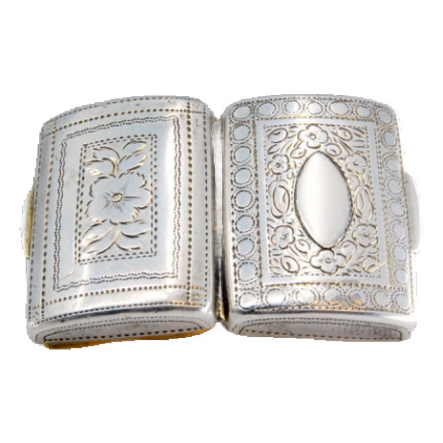 George III Silver and Gold Vinaigrette Box with Engravings For Sale