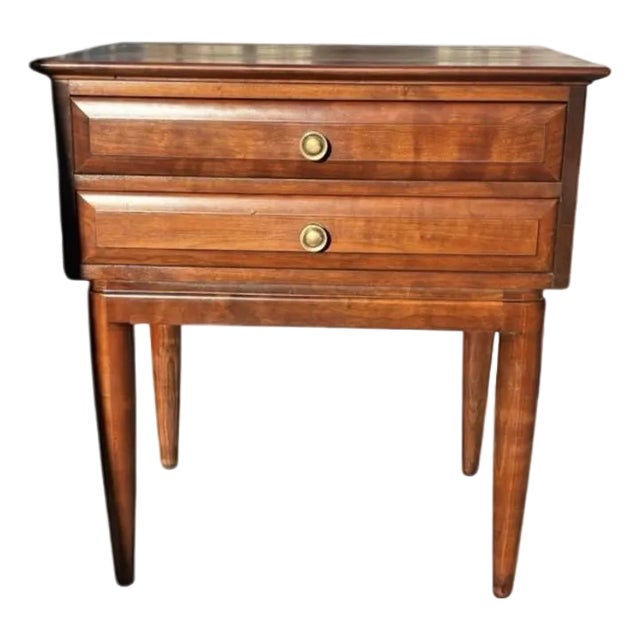 Mid 20th Century Willett Solid Transitional Cherry End Table For Sale
