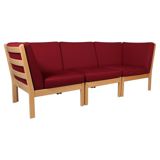 Red Modul Sofa in Beech and Red Wool attributed to Hans J. Wegner for Getama, 2000s For Sale - Image 8 of 8
