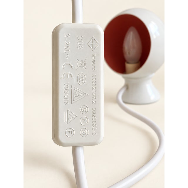 Vintage Space Age Eyeball Table Lamp – White With Red Interior, C. 1970s–1980s For Sale - Image 6 of 6