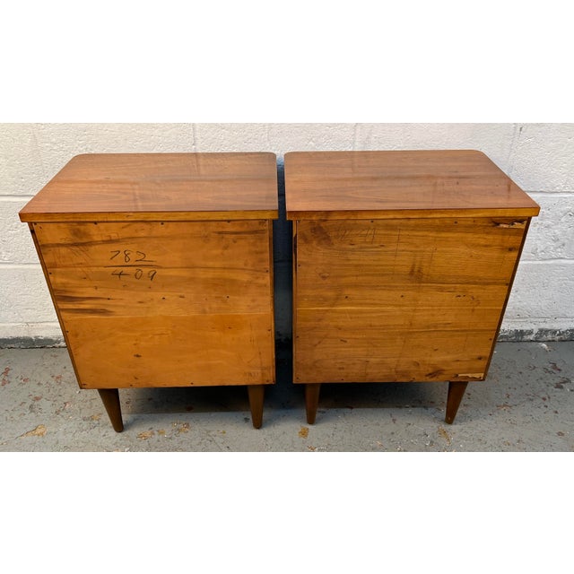 Mid-Century Modern Walnut & Brass Nightstands Attributed to Young Manufacturing For Sale - Image 11 of 18