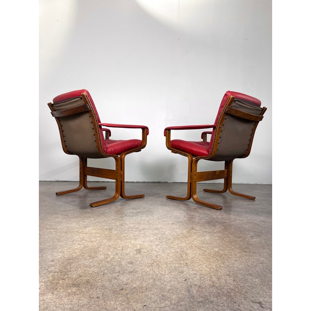 Wood 1970s Pair Red Leather/ Rosewood Framed “Siesta Arm Chairs” by Norwegian Designer Ingmar Relling for Westnofa For Sale - Image 7 of 12