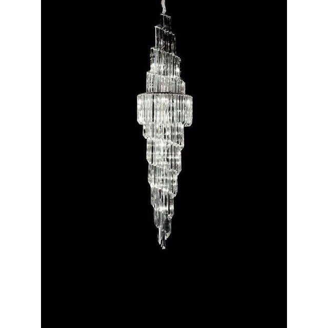 Syrus & glacial 20 light chandelier in polished chrome and crystal by aggiolight. Dimensions: d 50 x h 245 cm. Materials:...