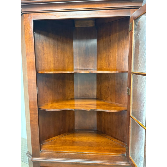 Statton Furniture Vintage Statton Georgian Oldtowne Cherry Corner Cabinet For Sale - Image 4 of 11