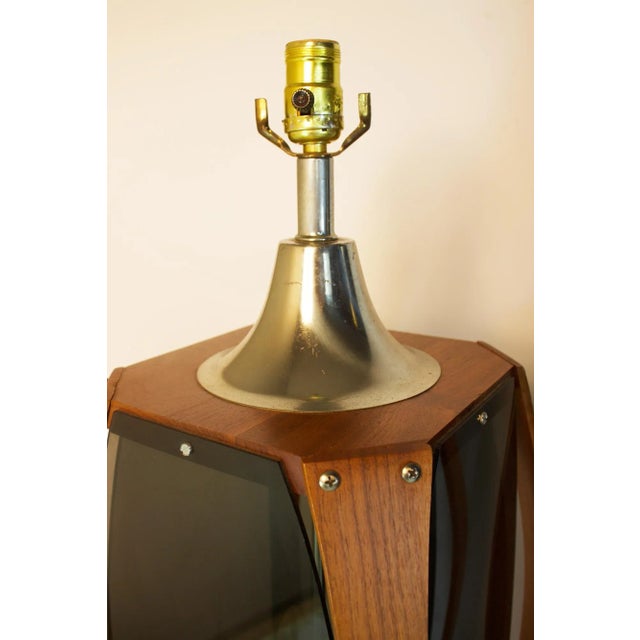 Pair of Large 1970s Lawrin Mid-Century Modern Walnut & Lucite Table Flicker Lamps For Sale - Image 6 of 9