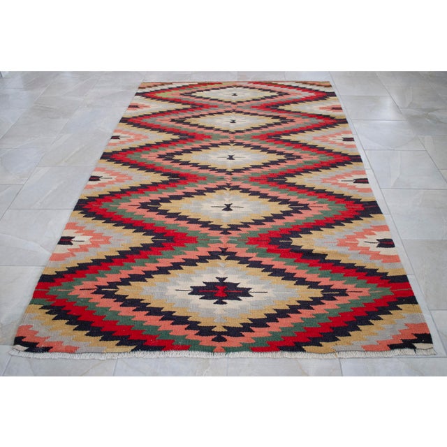 Vintage 5x8 Ft Turkish Rug Kilim – Tribal Living Room Decor Bohemian Style Rug For Sale - Image 13 of 14