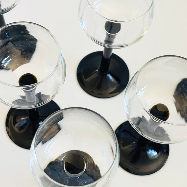Black Vintage Postmodern Black Stemmed Champagne Coupes by Luminarc, France - Set of 6 For Sale - Image 8 of 9