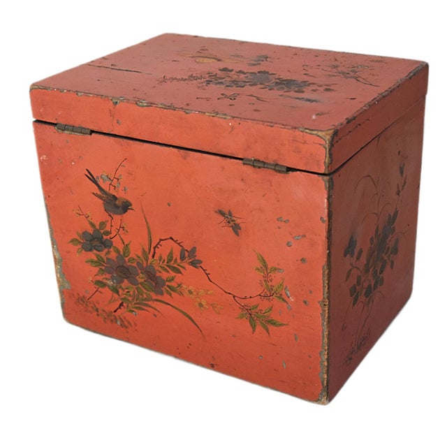 Chinese Vintage Painted Lacquer Chinese Wood Box & Bird Motif For Sale - Image 3 of 5