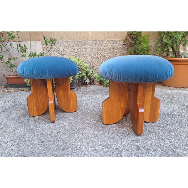 Mid-Century Modern Modern Poufs in Light Wood and Blue Velvet Fabric from Artigianato Italiano, Set of 2 For Sale - Image 3 of 6