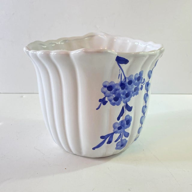 1990s Jay Wilfred for Andrea by Sadek Petite Blue & White Portuguese Fluted Porcelain Cachepot For Sale - Image 10 of 11
