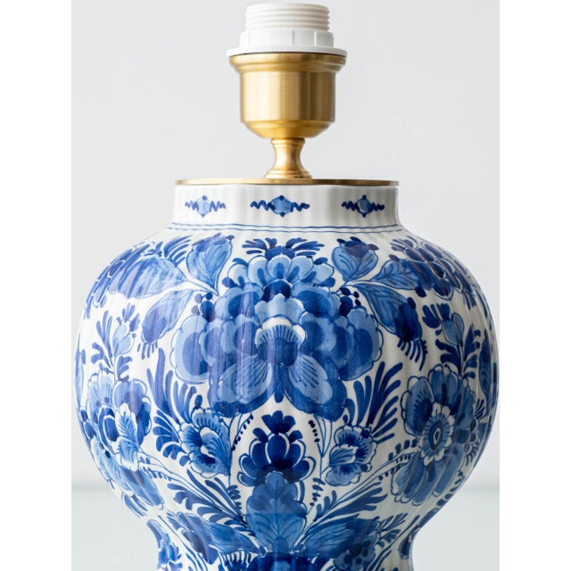 Blue Ceramic Ginger Jar Lamp with New Pistachio Green Silk Shade from Royal Delft, 1971 For Sale - Image 4 of 16