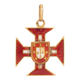 Antique Portuguese Medallion 19k Yellow Gold Cross of Christ Red Enamel Jewelry For Sale