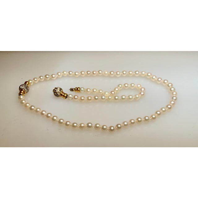 Modern 286 Akoya Pearls Strand Necklace and Bracelet Set 18 Karat Gold/ Diamond Clasp For Sale - Image 3 of 8