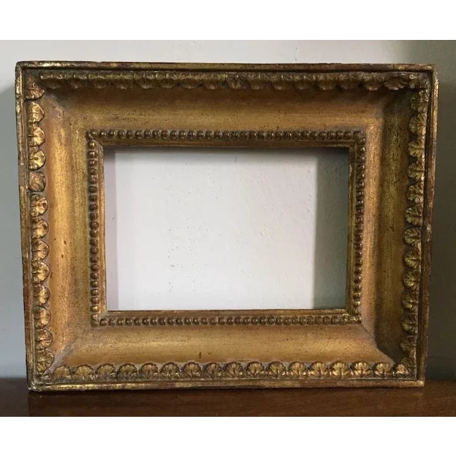 Traditional 1820s French Empire Gilt Wood Picture Frame For Sale - Image 3 of 11