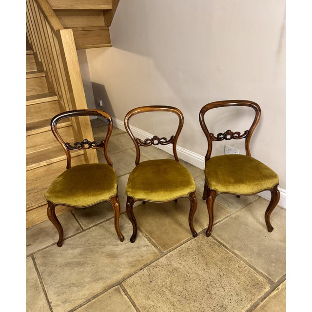 Stunning quality set of six antique Victorian rosewood balloon back dining chairs, having a quality set of six antique...