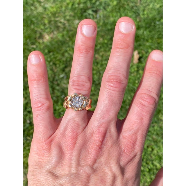 Contemporary The Nugget: 1980s Nugget Style Natural Diamond Ring in Yellow Gold For Sale - Image 3 of 12