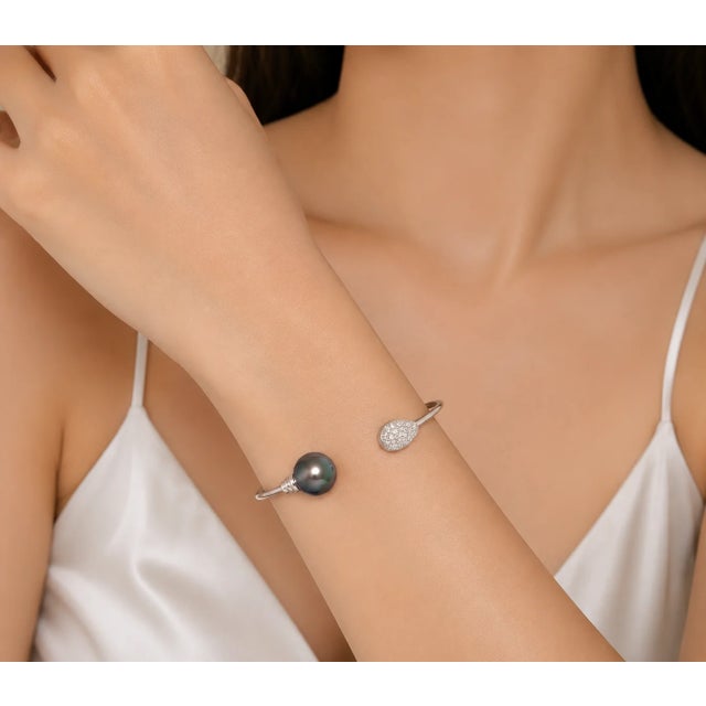 Art Deco Late 20th Century 14K White Gold Diamond Tahitian Black Pearl Bangle Bracelet For Sale - Image 3 of 3