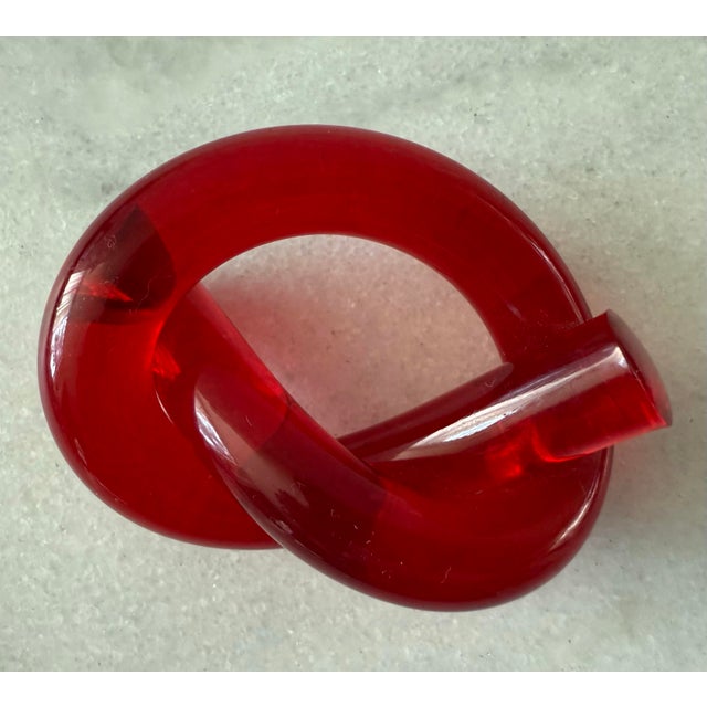 Mid 20th Century Mid 20th Century Set of 4 Red Lucite Acrylic Knot Napkin Rings Attributed to Dorothy Thorpe For Sale - Image 5 of 7